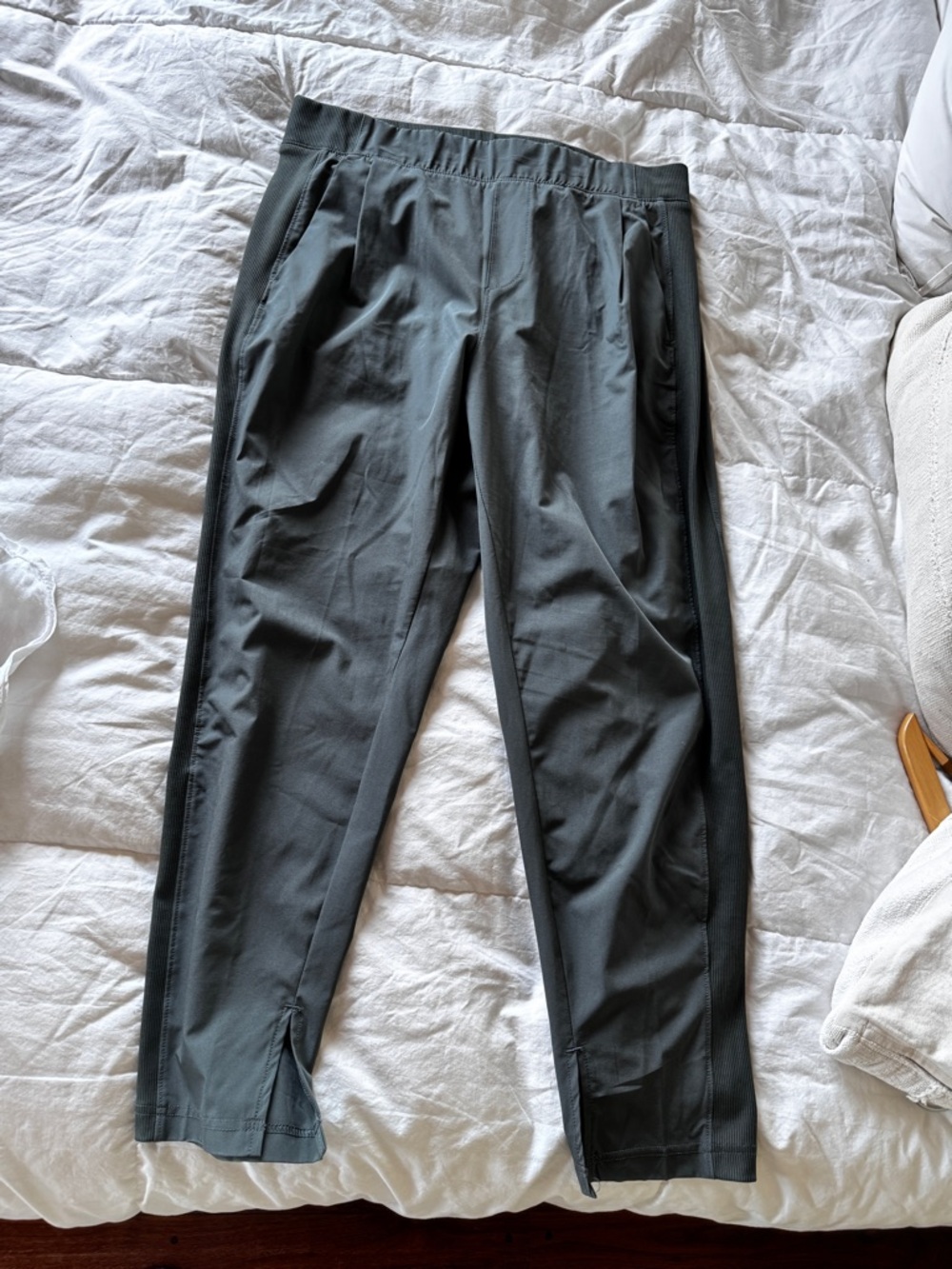 Apana Sage Green Cropped Lightweight Stretch Joggers L